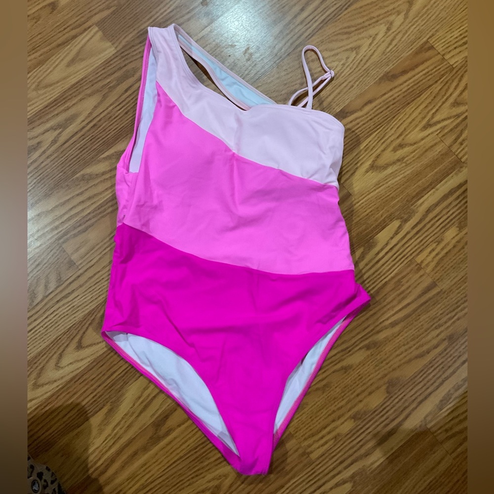 Ladies one piece swim suite size L
